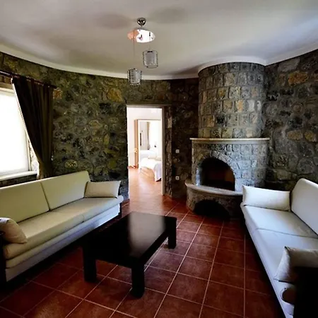 Villa Vivi 3 With Pool For Large Families