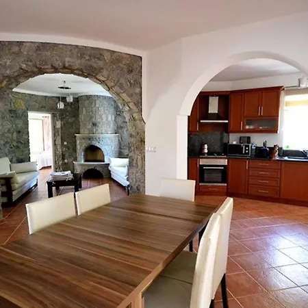 Vivi 3 With Pool For Large Families Villa *